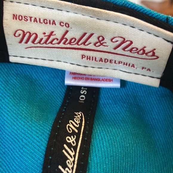 Charlotte Hornets Mitchell & Ness Fitted 7 1/2 - Picture 4 of 6
